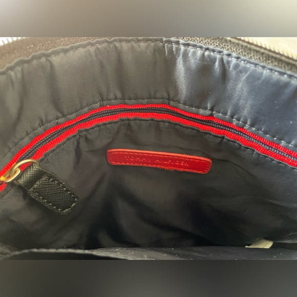 Tommy Hilfiger Crossbody Purse & Wallet - Picture 5 of 11